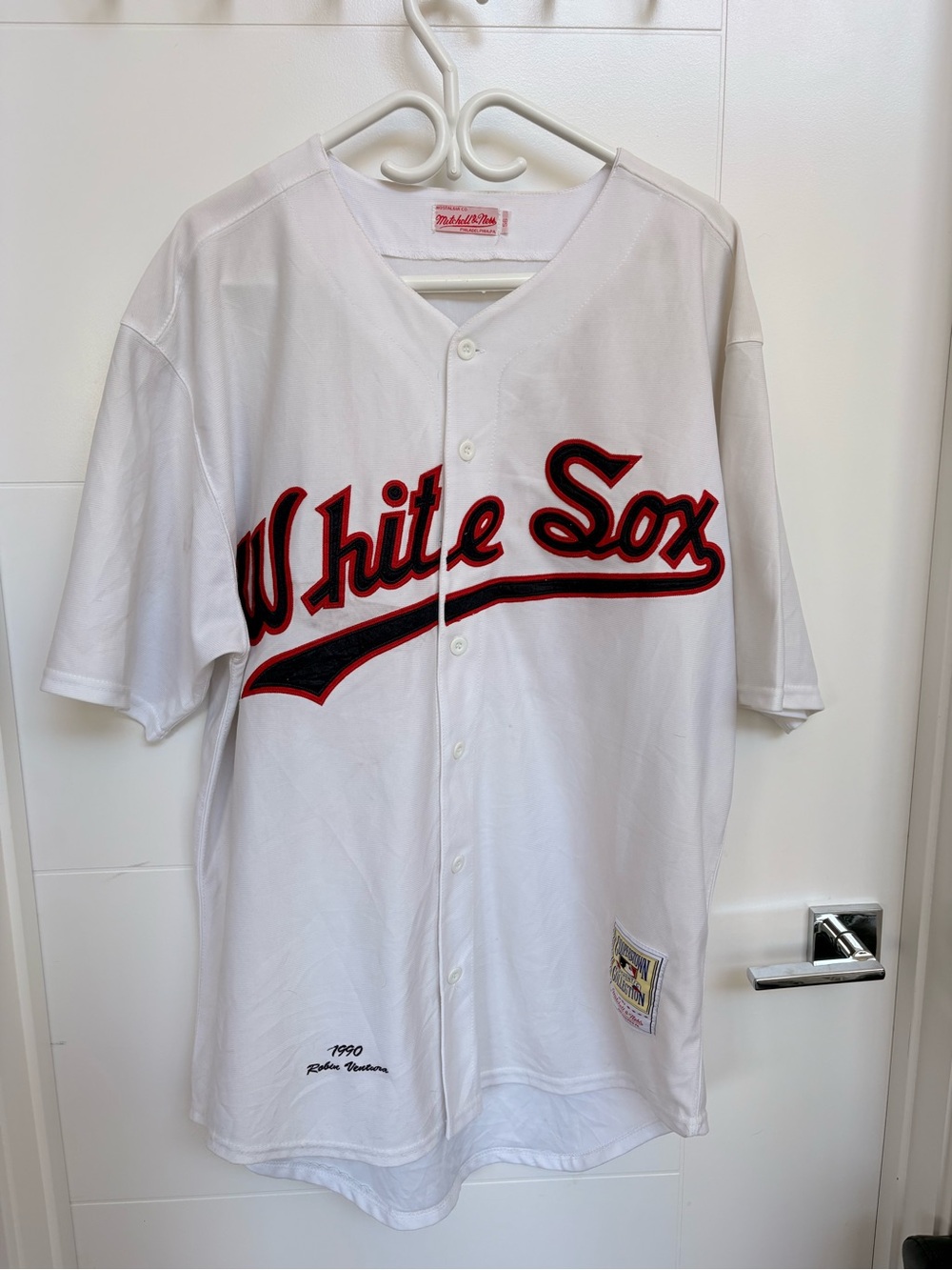 Mitchell & Ness White Sox White Baseball Jersey with Black and Red Script